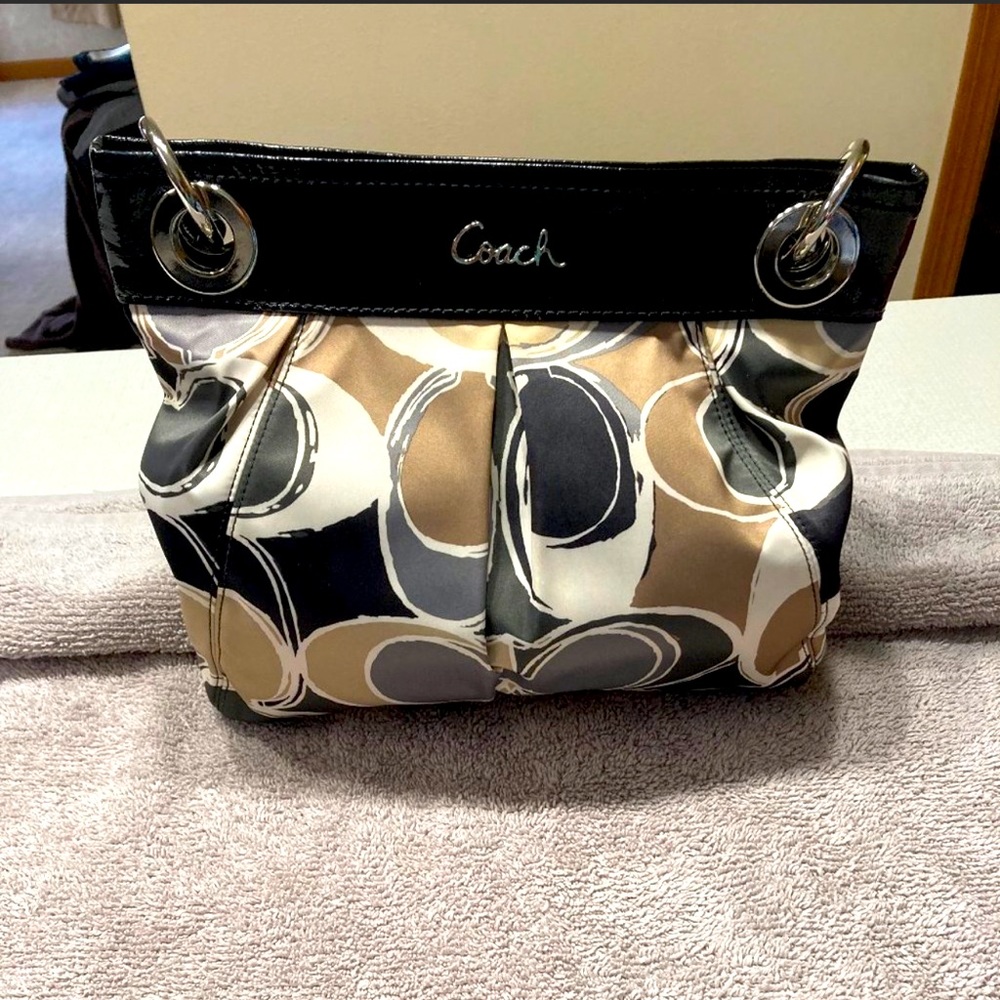 Coach purse 👜 color tan beige black medium size